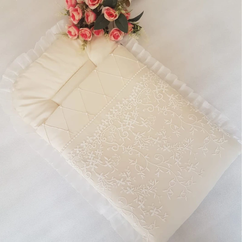 Zipper carry nest with floral lace design for newborn baby