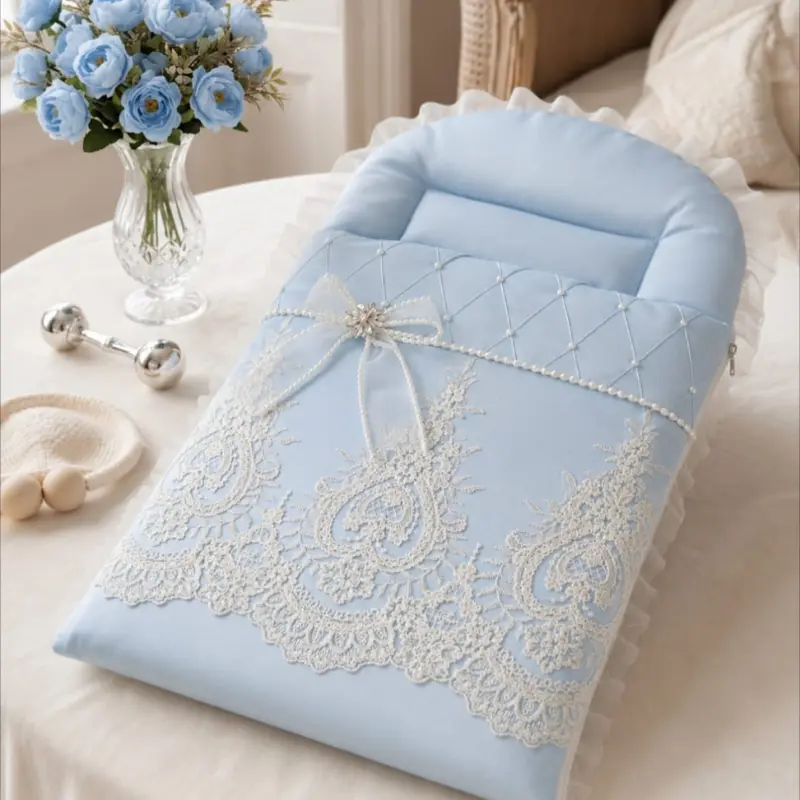 2 (8) Baby sleeping in Blush Pearl Carrynest